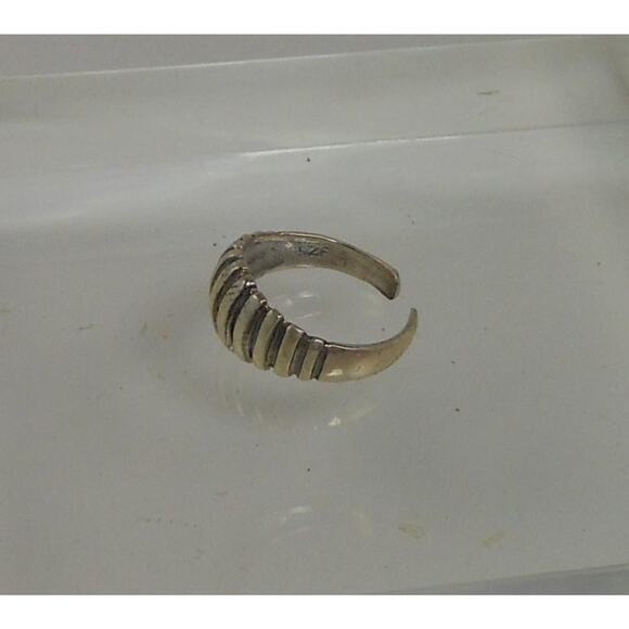 Handcrafted Ribbed Dome Toe Ring Sterling Silver Vintage Design Thailand 2g NOS - Picture 6 of 10